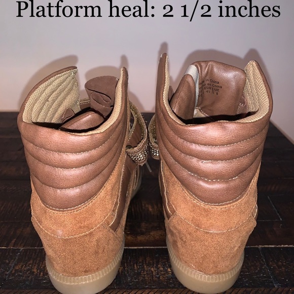 Pre-loved. Minimal wear. Please enlarge pictures to view. - Picture 8 of 13